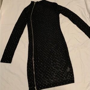 SABRA BOUTIQUE.Elegant Black Zippered Dress.
Size S
Color black